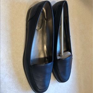 Bandolino flat navy shoes - never worn brand new.